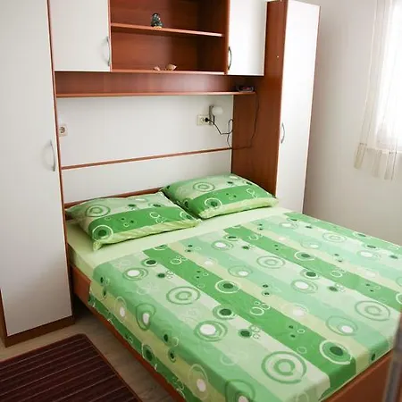 Apartment Mira Mali Drvenik