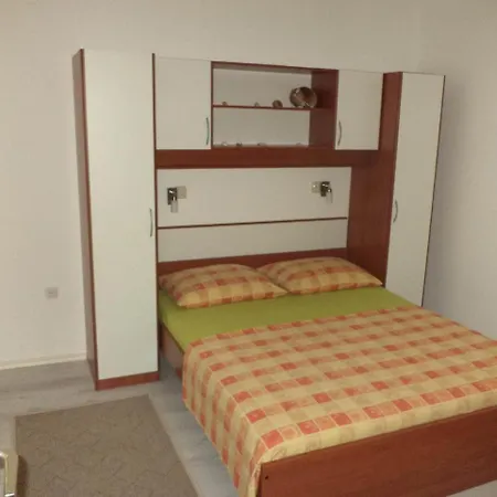 Apartment Mira
